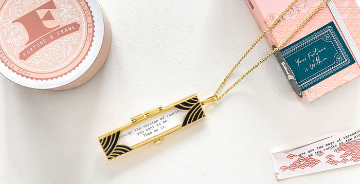 A Deco Fortune Locket (Onyx) that has a fortune that reads
